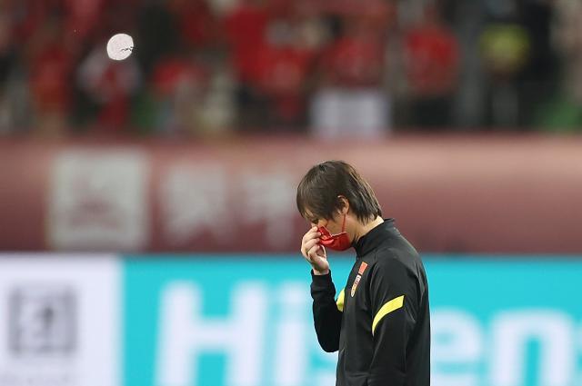 开云在线-中日战看谁甩包袱快！ 国足或坚持四后卫战术